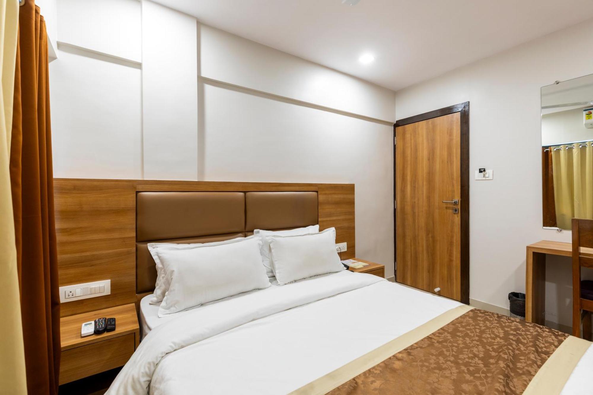 Hotel Embassy Park - Bkc Bombaj Zewnętrze zdjęcie